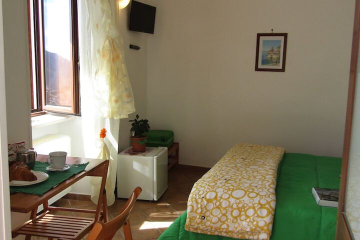 Room 8 of 32