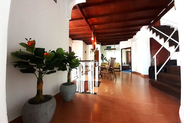 Room 9 of 16