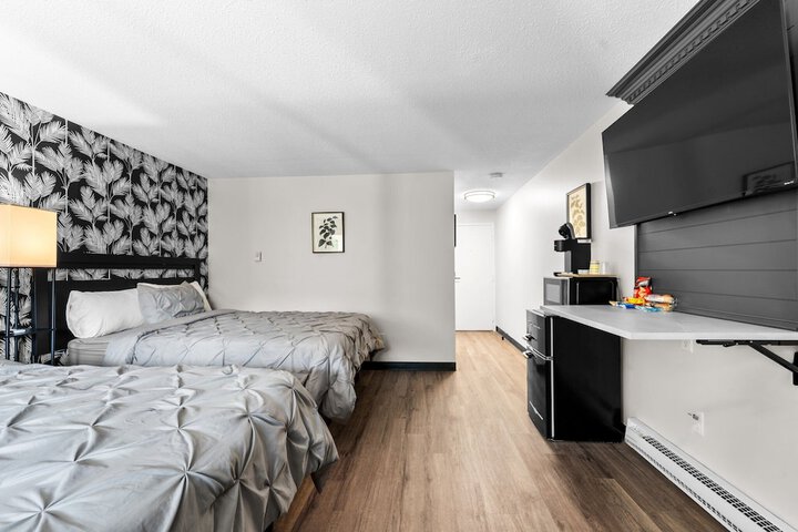 1 Queen Bed (8 of 26)
