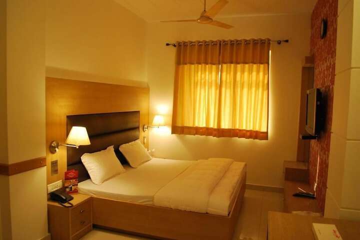 Room 30 of 48