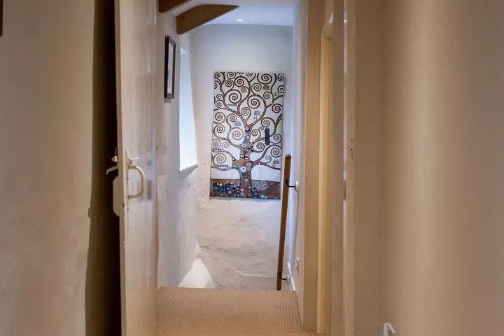 Room 2 of 17