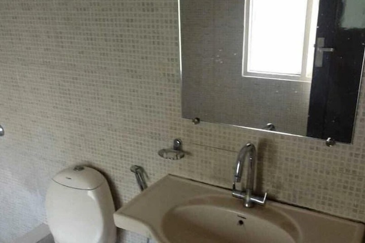 Room 13 of 16