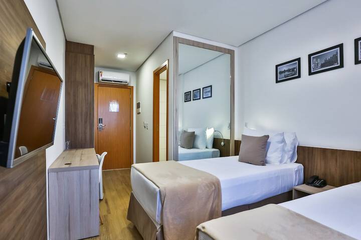 Room 13 of 34
