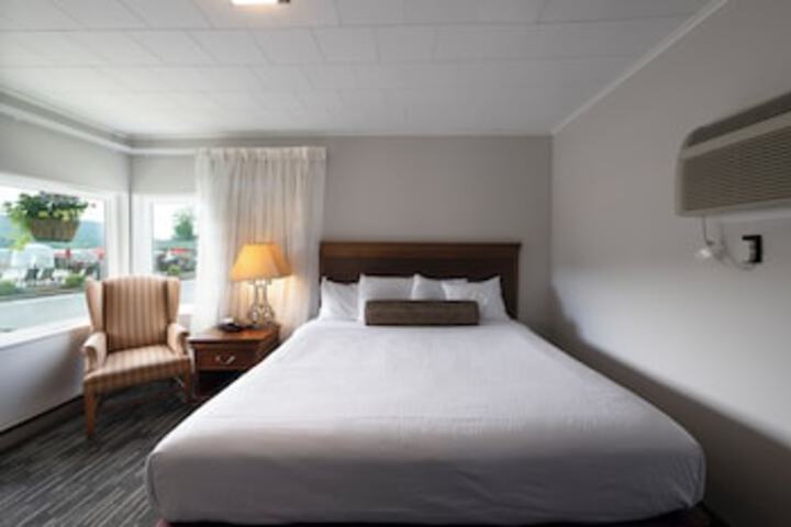 Room 106 of 549