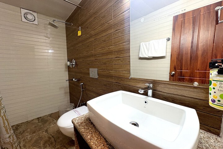 Room 16 of 34