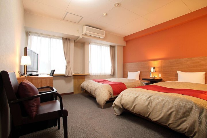 Room 11 of 40