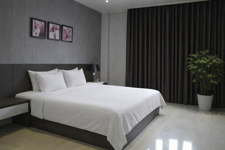 Room 2 of 18