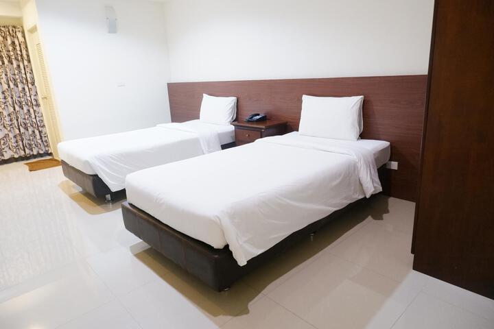 Room 42 of 67