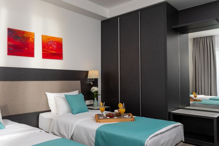Room 12 of 62