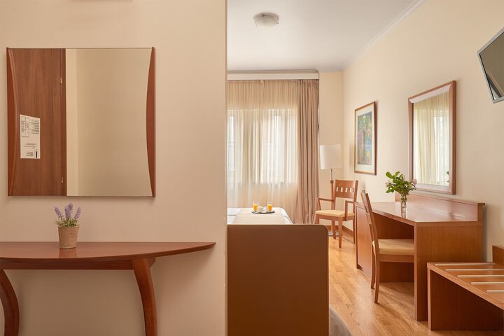 Room 17 of 52