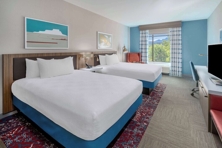 Room 4 of 32