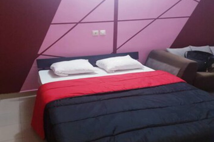 Room 9 of 11