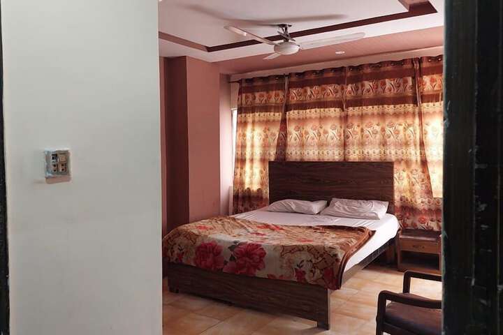 Room 9 of 10