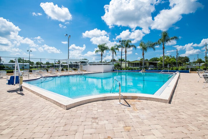 Pool 16 of 33