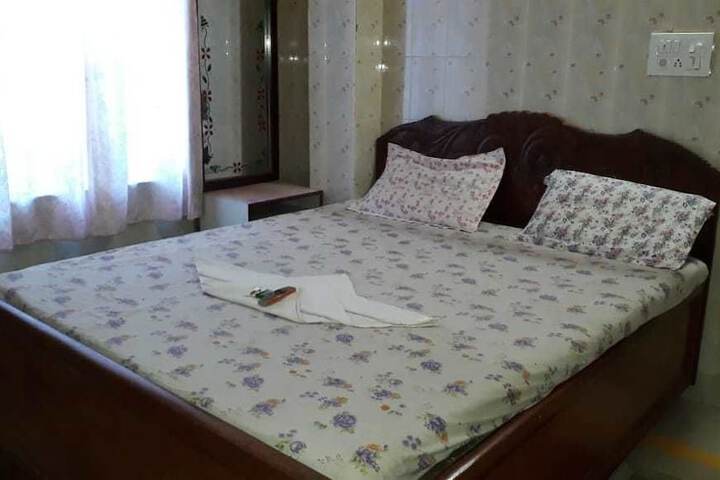 Room 3 of 10