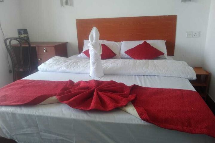 Room 4 of 10