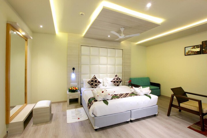 Room 15 of 36