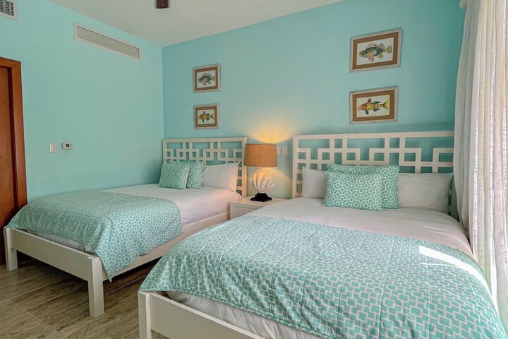 Room 33 of 219