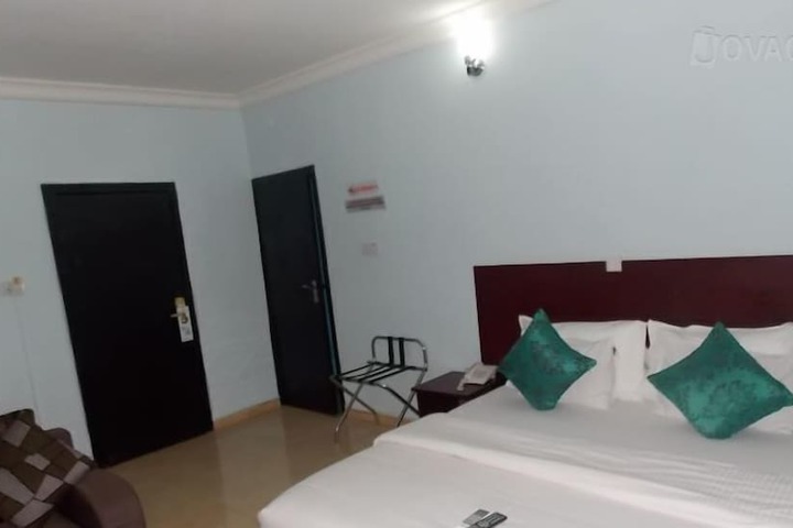 Room 3 of 12