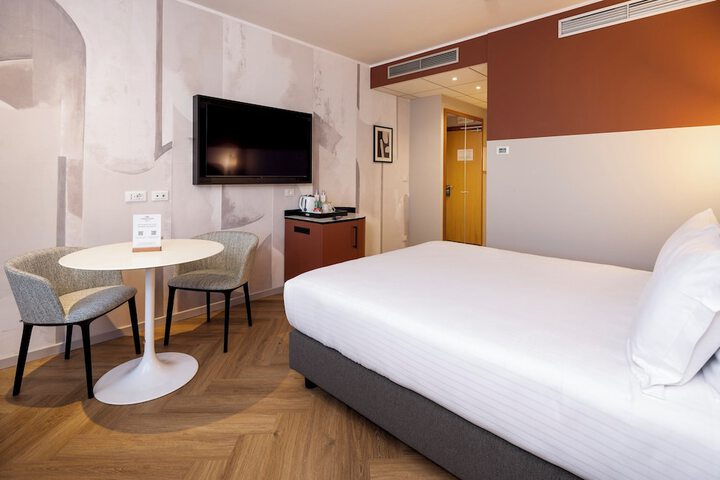 Room 10 of 116