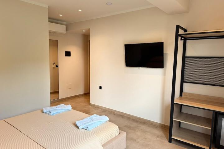Room 4 of 95