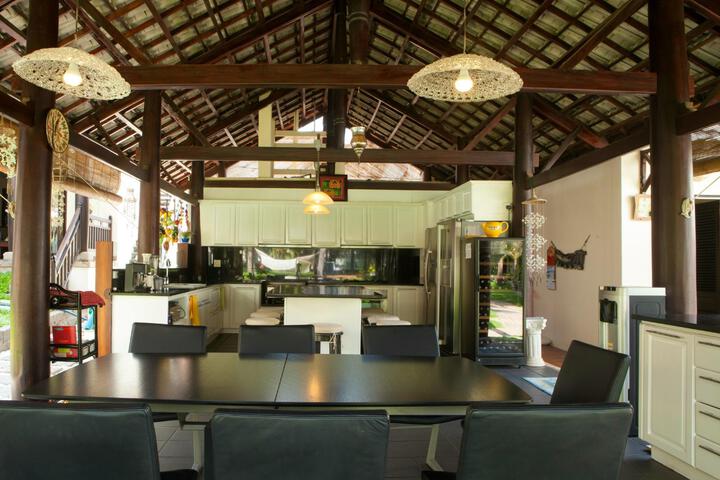 Dining 4 of 6