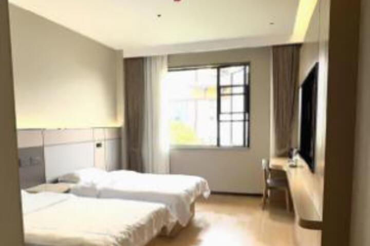 Room 17 of 19