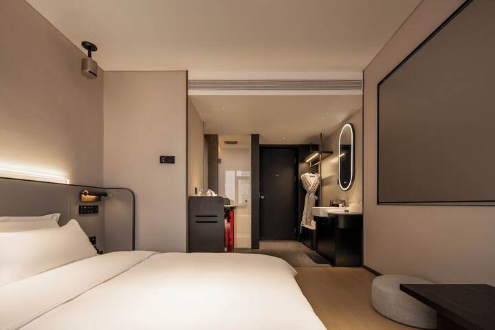 Room 8 of 19