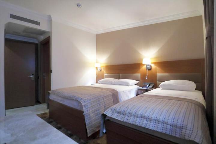 Room 14 of 34