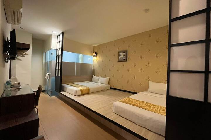 Room 10 of 26