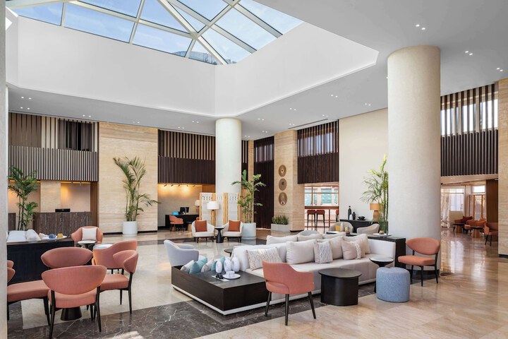 Entrance & Lobby