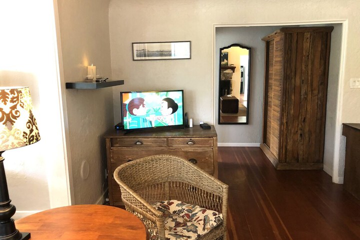 Room 27 of 81