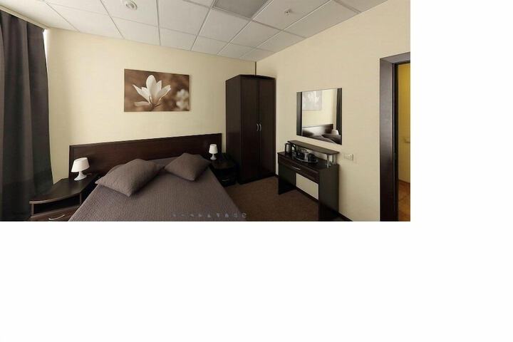 Room 3 of 40