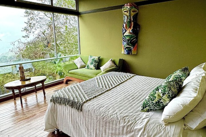 Room 5 of 18