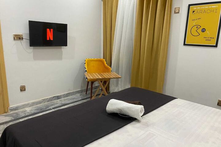 Room 8 of 10