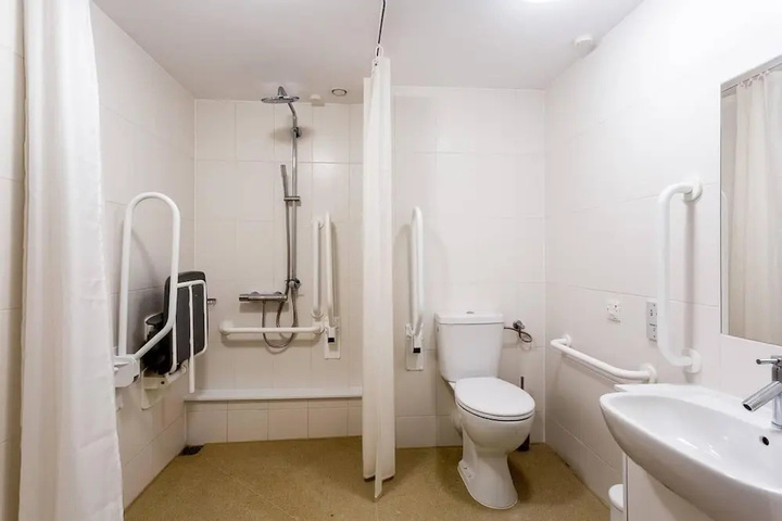 Room 7 of 14