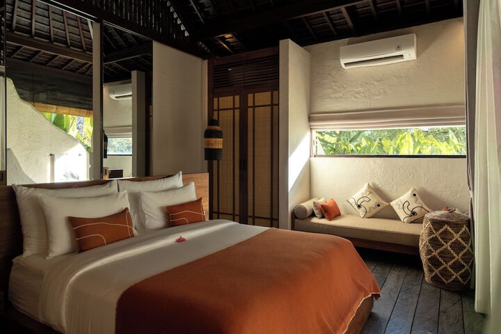 Room 4 of 73