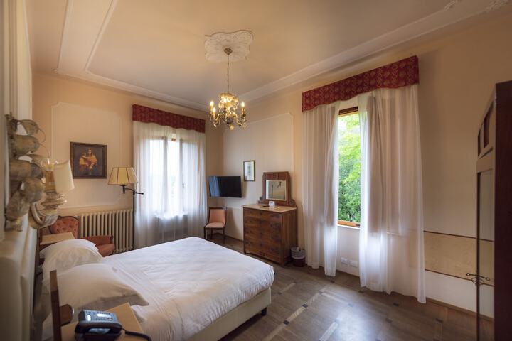 Room 42 of 140