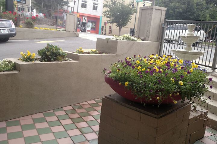 Hotel Exterior 13 of 21