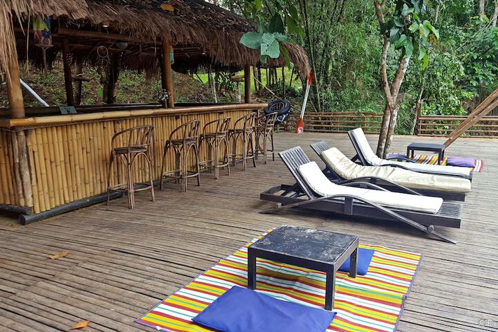 Sundeck 3 of 49