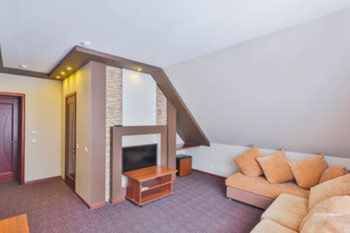 Room 9 of 25