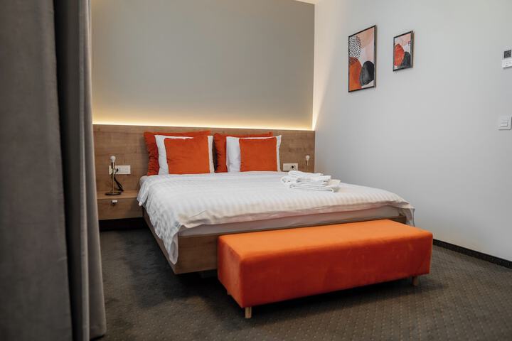 Room 17 of 28