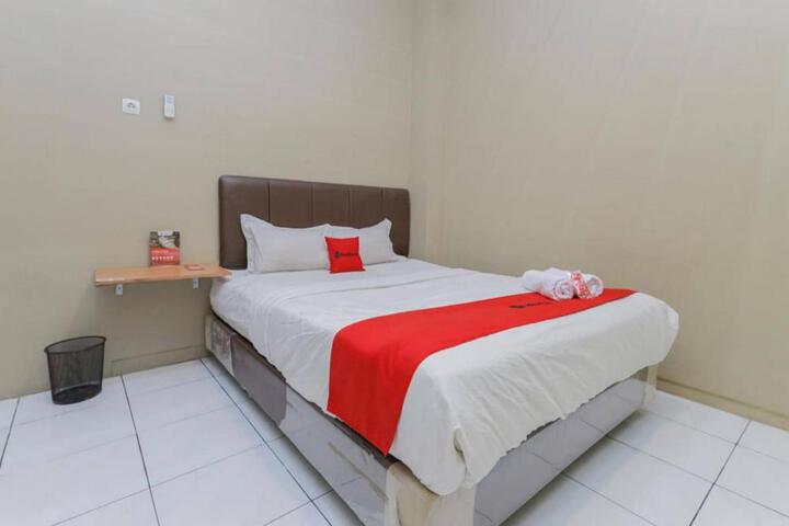 RedDoorz near BG Junction Surabaya