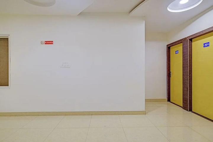 Room 9 of 12