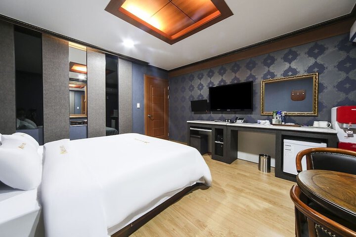 Room 4 of 26