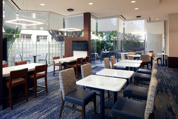 Lobby lounge