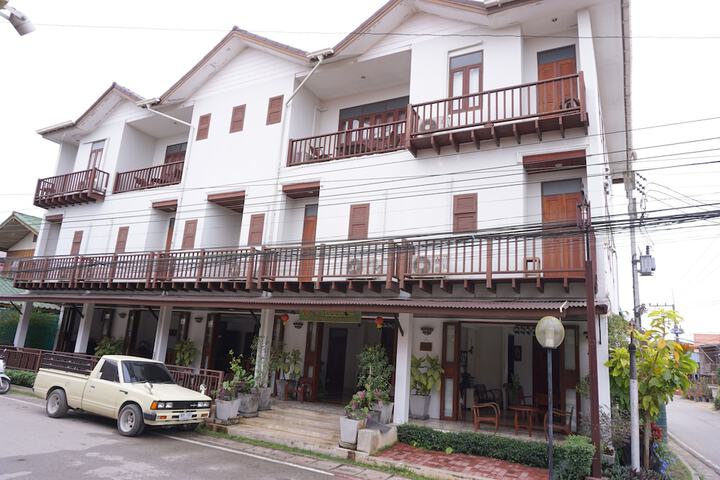 Sri Chiangkhan Hotel