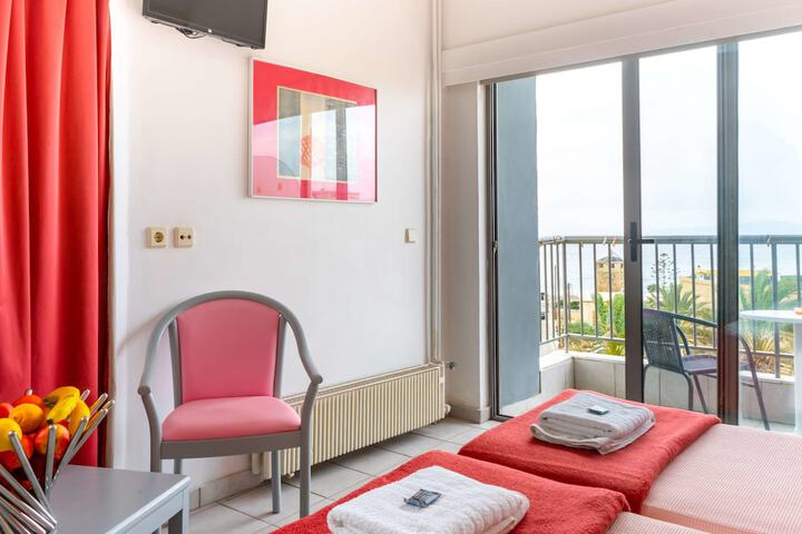 Room 2 of 35