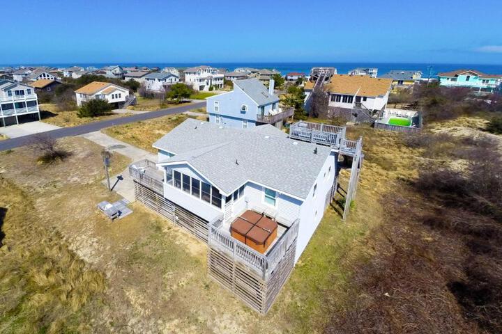 Duck Dazed - Carolina Dunes Oceanside, Ocean View, 125 Yds to Beach, Hot Tub, Pets OK in Duck, NC