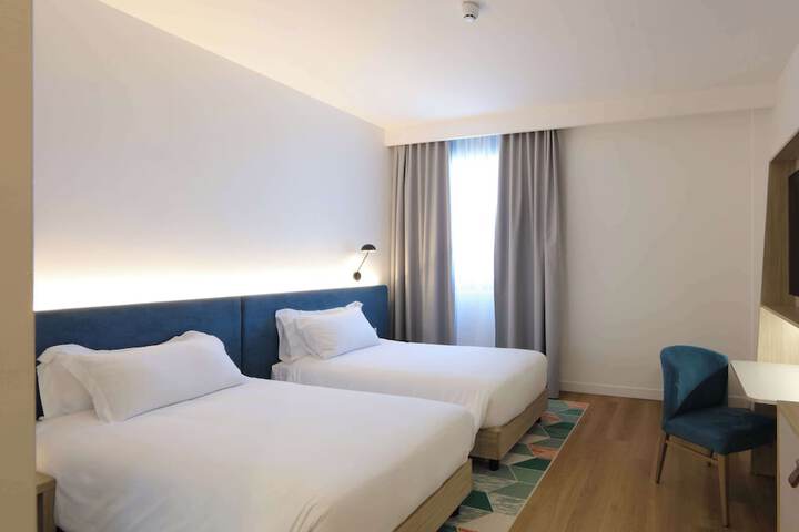Room 34 of 73